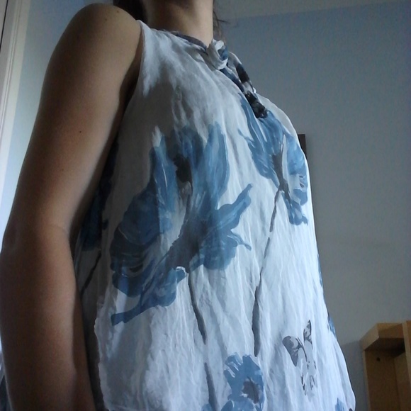 Blue Silk Keyhole top - Picture 2 of 7